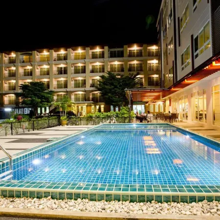 Sinsuvarn Airport Suite Hotel Отели рядом с достопримечательностью «Школа Тхепсирин Ромклао»