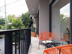 Colorful and Artsy 3Br 2BA Apt in Roma Norte