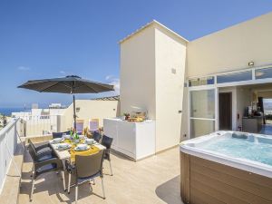 Summer Breeze Penthouse with Large Terrace and Hot Tub by Getaways Malta