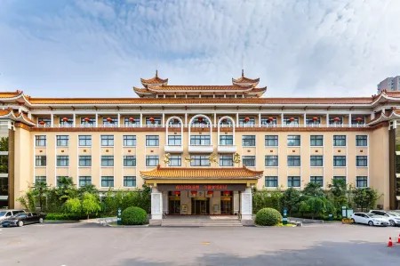 Songshan Hotel Отели рядом с достопримечательностью «Zhengzhou Botanical Garden»