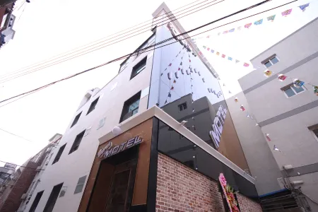 Busan Jangjeon-Dong Oops Отели рядом с достопримечательностью «Пусанский университет иностранных языков»