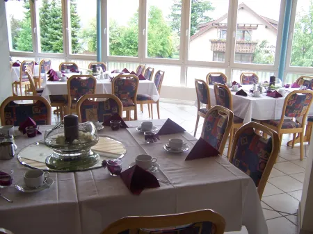 Schönblick Отели в г. Вюстенрот