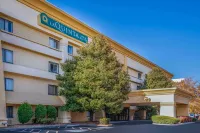 La Quinta Inn & Suites by Wyndham Nashville Franklin Hotels in Williamson County