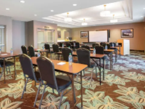 La Quinta Inn & Suites by Wyndham Bellingham Hotels in Bellingham