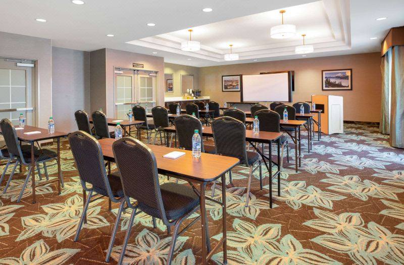 La Quinta Inn & Suites by Wyndham Bellingham photo 4