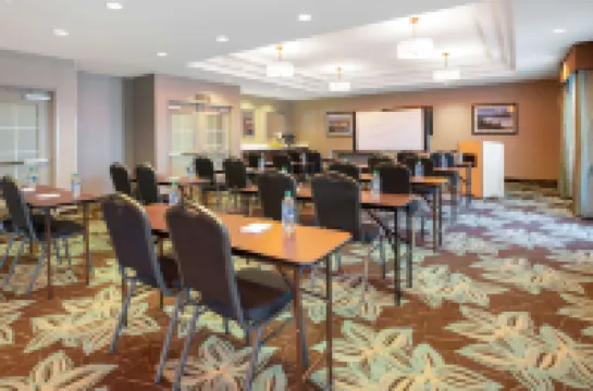 La Quinta Inn & Suites by Wyndham Bellingham Hotels in Bellingham