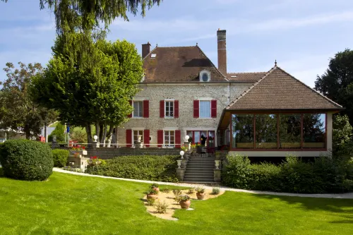 Logis Hostellerie la Chaumière - 3-Star