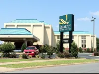 Quality Inn & Suites Hotels in Little Rock