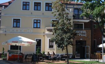 Hotel Piast Przy Zamku