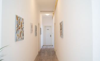 Shared Modern Apartment Schönbrunn - Budget Stylish Room