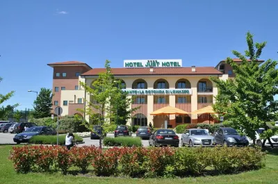 Just Hotel Lomazzo Hotel in zona Atikum Bar Sport