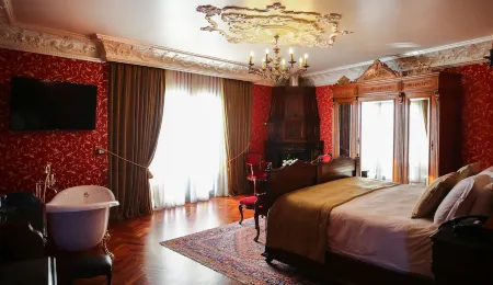 Hotel Epidamn Boutique & Spa Отели рядом с достопримечательностью «Venetian Tower of Durrës»