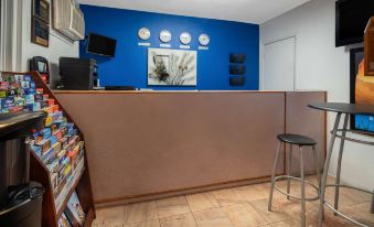 Travelodge by Wyndham Burbank-Glendale