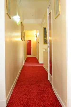 Hotel la Tour Отели в г. Вьей-Мэзон-Сюр-Жудри