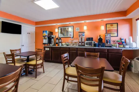 Econo Lodge Near Motor Speedway Отели в г. Бристоль