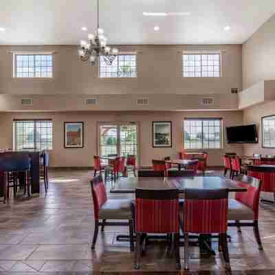 Comfort Suites Delavan - Lake Geneva Area Dining/Meeting Rooms