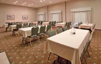 Holiday Inn Express & Suites Lawrence by IHG