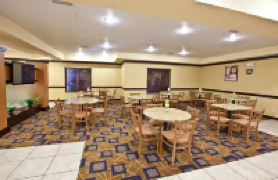 智選假日套房酒店普利茅斯 馬歇爾縣酒店