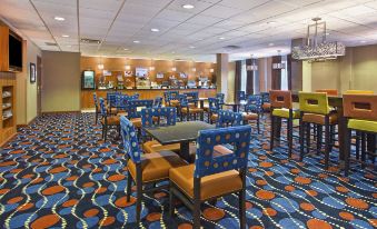 Holiday Inn Express & Suites Pittsburgh West Mifflin