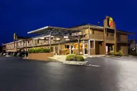 Super 8 by Wyndham Jackson - Pet friendly