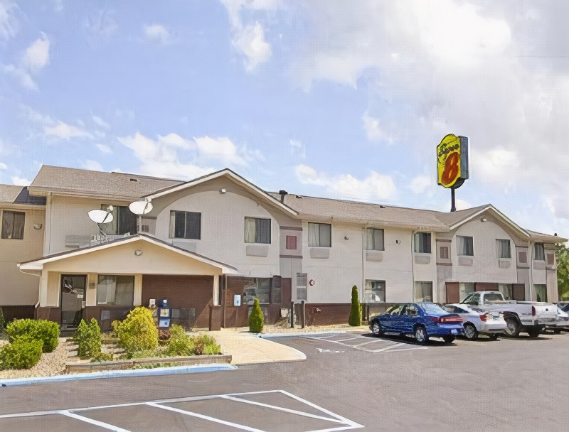 Super 8 by Wyndham Weston WV