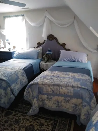 Country Manor - Top Floor