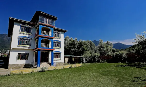 Super OYO Hotel El Classics