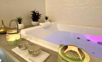 Host Inn Lyon - Appartement de Luxe Aux Terreaux & Jacuzzi
