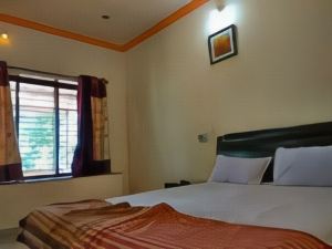 Hotel Sai Poornima