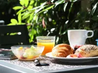 Hotel Dauphin Hotel a Puteaux