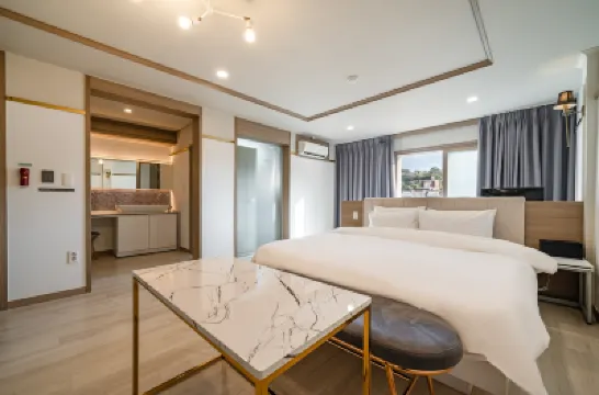 Geojedo Jangseungpo Hotel Pause Hotels near Koje College