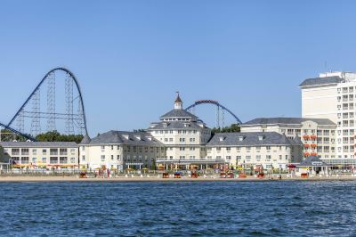 Hotel Exterior Cedar Point Hotel Breakers Photo