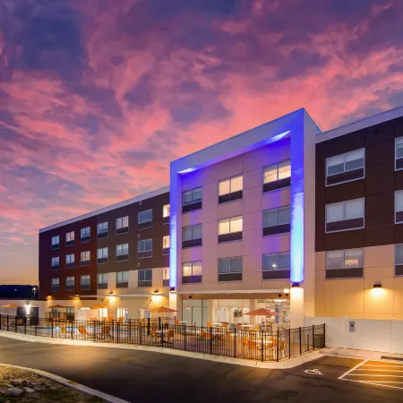 Holiday Inn Express & Suites ASHEBORO by IHG