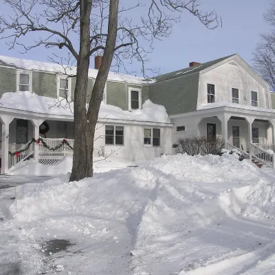 Maple Hill Farm Inn Hotels near Old Fort Western
