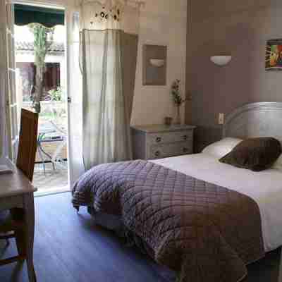 Logis Hôtel le Petit Manoir Rooms