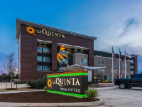 La Quinta Inn and Suites by Wyndham Houston Spring South Hotels in Spring