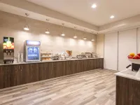 La Quinta Inn & Suites by Wyndham Bloomington Hotels in Monroe County