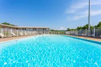 Days Inn by Wyndham Breezewood Hotels in Everett