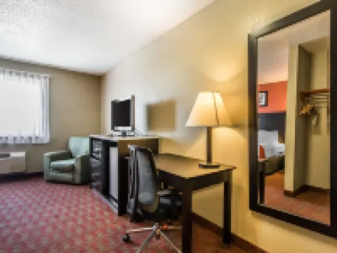 Quality Inn & Suites Hotels in La Vergne