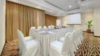 Al Majaz Premiere Hotel Apartments - Condos