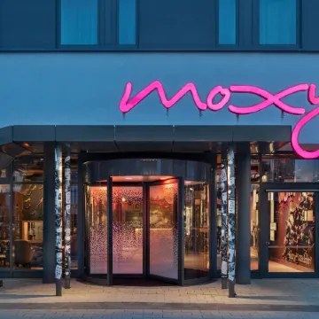 Moxy Duesseldorf City Отели рядом с достопримечательностью «Музей Кунст Паласт»