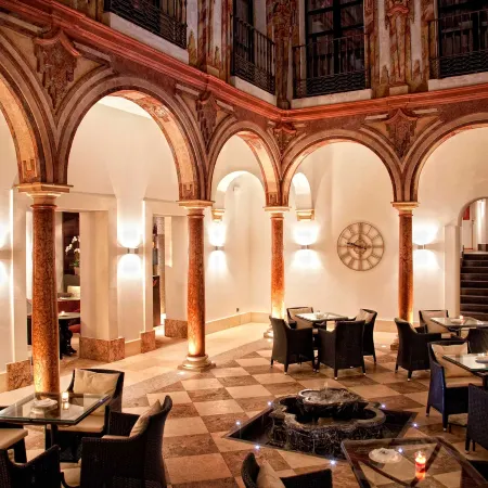 Eurostars Patios de Cordoba Отели рядом с достопримечательностью «Дворец Виана»