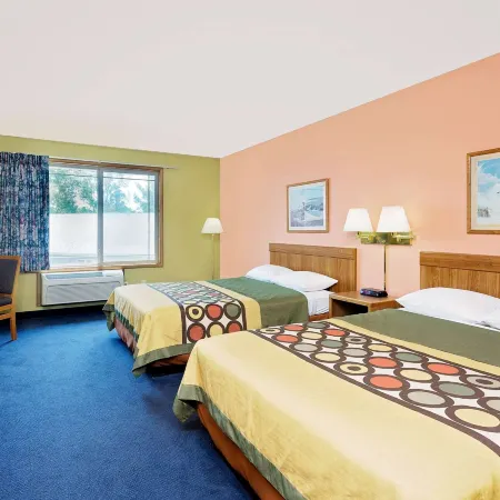 Super 8 by Wyndham Sturgeon Bay
