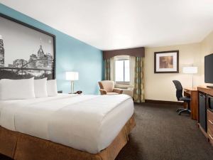 Super 8 by Wyndham Nashville Airport North