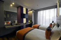 Hive Hotel and Convention Place Hotel dekat Sky Garden