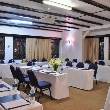 Cresta Churchill Hotel