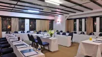 Cresta Churchill Hotel