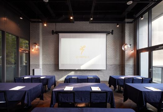 L7 명동 호텔 로비