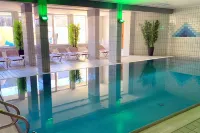 Novapark Flugzeughotel Graz - مسبح