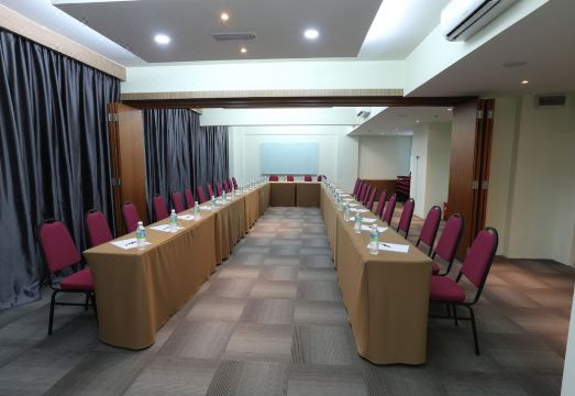 세나이 공항 인근 호텔 전경